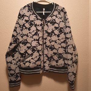 Fabletics grey floral sweater size 2x